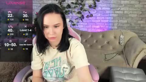 Snapshot of alisia_mars chatting on December 16, 5:43 pm Alisia online show from December 16, 5:43 pm