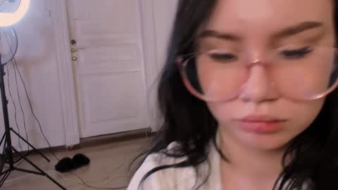 Snapshot of alisia_mars chatting on February 4, 9:17 am Alisia online show from February 4, 9:17 am