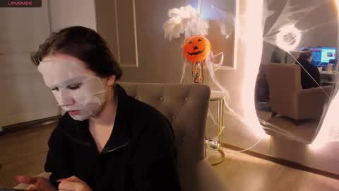 Snapshot of alisia_mars chatting on October 15, 8:14 am Alisia online show from October 15, 8:14 am