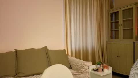 Alisia online show from November 17, 8:31 am