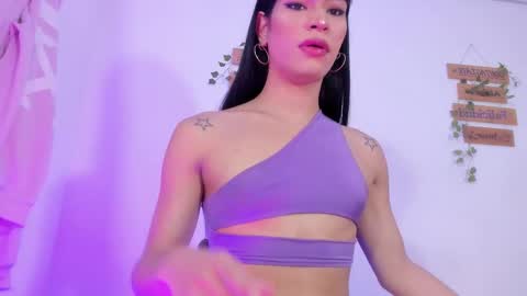 Snapshot of alisiacollinsss chatting on February 24, 6:00 am Alisia online show from February 24, 6:00 am