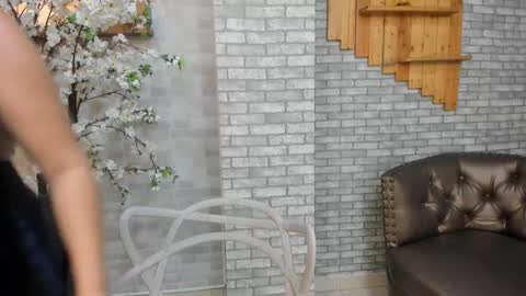 Snapshot of alisonn_doll chatting on December 15, 1:04 pm alisonn_doll online show from December 15, 1:04 pm