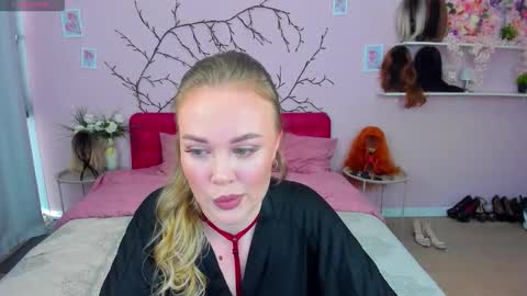 Snapshot of alisonwillow chatting on February 1, 1:20 pm Anna online show from February 1, 1:20 pm