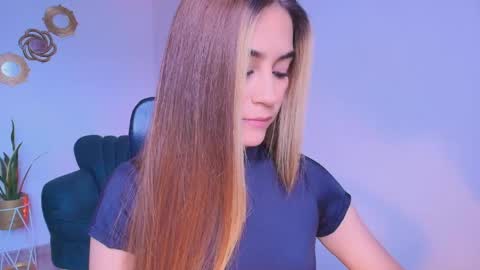 Snapshot of aliss_es chatting on April 21, 4:34 pm ALISS online show from April 21, 4:34 pm