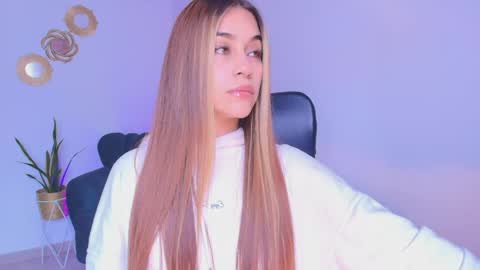 Snapshot of aliss_es chatting on May 13, 6:49 pm ALISS online show from May 13, 6:49 pm