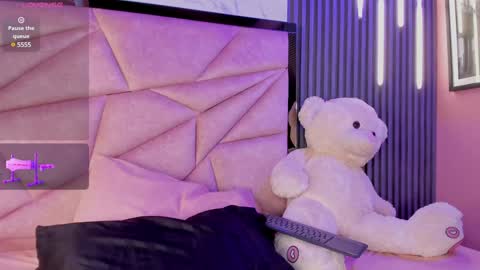 Alisse Miller online show from December 14, 11:23 pm