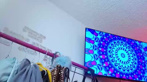 alissesallie_ online show from February 14, 4:37 pm