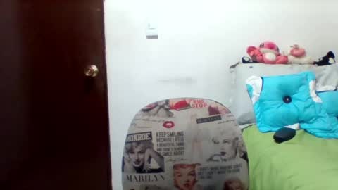 Snapshot of alisson_brand chatting on February 22, 2:19 pm alisson brand online show from February 22, 2:19 pm