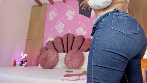 Snapshot of alissonpeach01 chatting on October 16, 2:40 pm alissonpeach01 online show from October 16, 2:40 pm