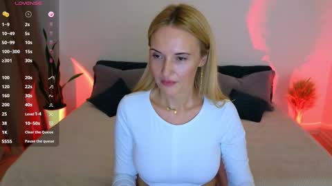 Snapshot of alisssarose chatting on October 22, 8:41 pm alisssarose online show from October 22, 8:41 pm