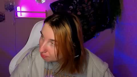 A L I C E  online show from September 18, 8:33 pm