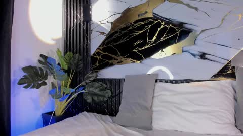 Snapshot of alivega_ chatting on April 23, 7:27 pm online show from April 23, 7:27 pm
