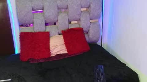 alix_kitty_ online show from December 13, 8:25 pm