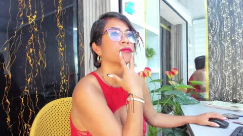 Snapshot of alixlong chatting on December 17, 8:56 am Alix online show from December 17, 8:56 am