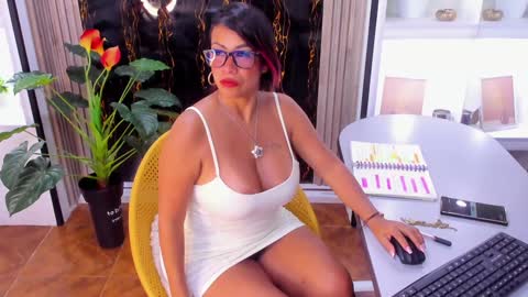 Snapshot of alixlong chatting on January 18, 2:47 am Alix online show from January 18, 2:47 am