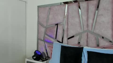 Snapshot of alixmartin1 chatting on October 15, 9:59 pm alix online show from October 15, 9:59 pm