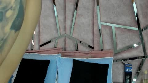 Snapshot of alixmartin1 chatting on October 18, 9:37 pm alix online show from October 18, 9:37 pm