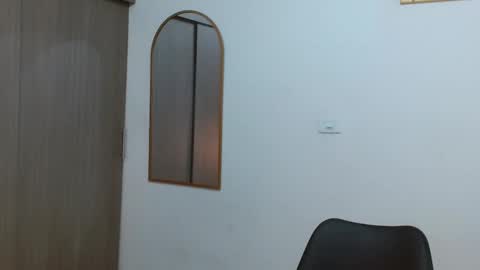 Snapshot of alixmartin1 chatting on November 5, 5:07 am alix online show from November 5, 5:07 am