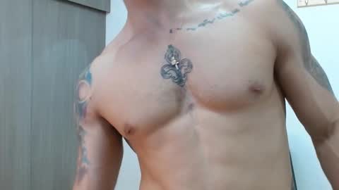 Snapshot of alixmartin1 chatting on November 6, 2:01 am alix online show from November 6, 2:01 am