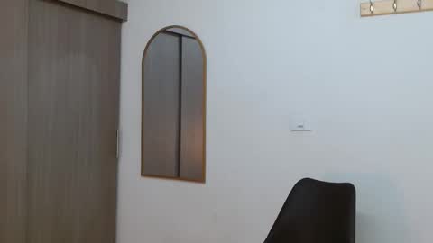 Snapshot of alixmartin1 chatting on November 6, 6:20 pm alix online show from November 6, 6:20 pm