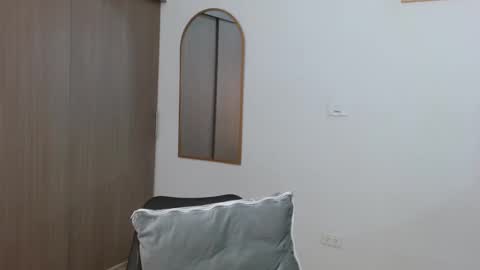 Snapshot of alixmartin1 chatting on December 4, 5:32 pm alix online show from December 4, 5:32 pm