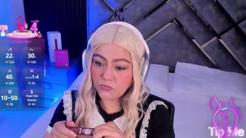 Aliyahs stone online show from December 18, 12:00 pm