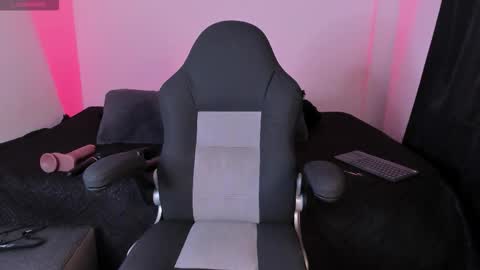 Snapshot of aliz_01 chatting on November 10, 8:30 pm Aliz online show from November 10, 8:30 pm