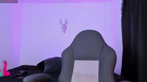 Snapshot of aliz_01 chatting on December 2, 11:11 pm Aliz online show from December 2, 11:11 pm