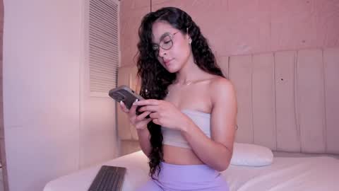 Snapshot of alizza_ chatting on June 5, 11:49 am alizza_ online show from June 5, 11:49 am