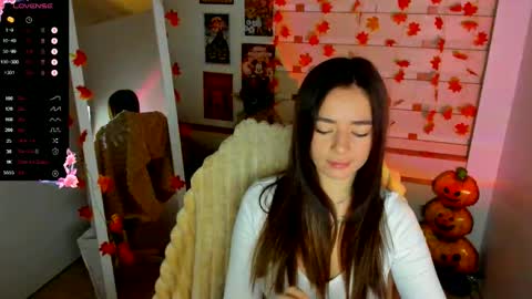 Snapshot of allana_dream chatting on October 19, 6:36 am Allana online show from October 19, 6:36 am