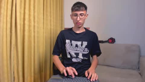 Snapshot of allangil chatting on February 1, 4:14 am Allan online show from February 1, 4:14 am