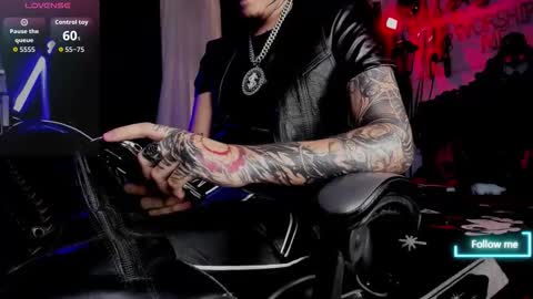 Snapshot of allanhurtss chatting on October 20, 7:36 pm online show from October 20, 7:36 pm