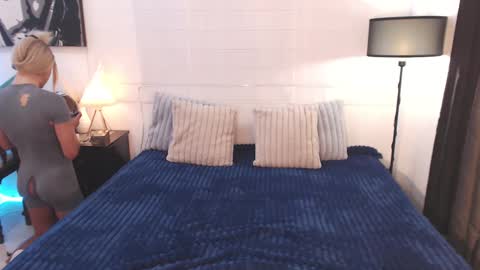 Snapshot of allareillusionxxx chatting on January 9, 3:47 am Miss Gia online show from January 9, 3:47 am