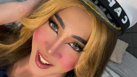 Snapshot of allareillusionxxx chatting on October 5, 10:51 pm Miss Gia online show from October 5, 10:51 pm