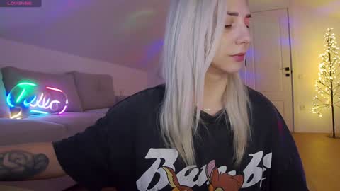 Snapshot of allayah chatting on January 12, 2:44 pm A day u didnt smile is a lost day online show from January 12, 2:44 pm