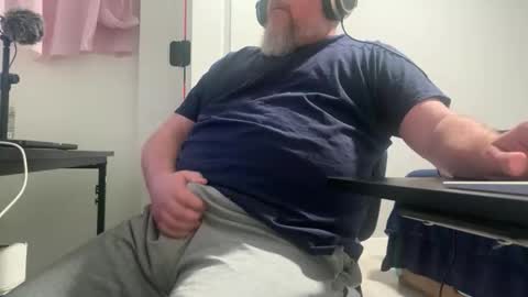 Allergictolove online show from March 26, 2:11 pm