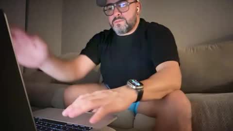 Snapshot of allessandro699 chatting on November 8, 1:28 am Allessandro online show from November 8, 1:28 am