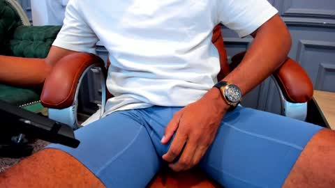 Snapshot of allessandrosantos chatting on December 16, 8:48 pm Help me reach 100 likes online show from December 16, 8:48 pm