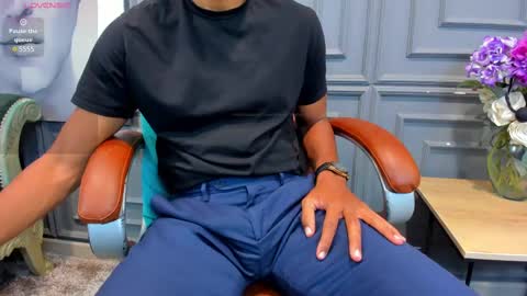 Snapshot of allessandrosantos chatting on February 22, 4:29 am Help me reach 100 likes online show from February 22, 4:29 am