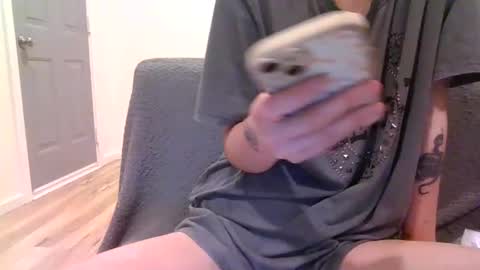 Snapshot of alliebearx chatting on February 12, 5:05 am alliebearx online show from February 12, 5:05 am