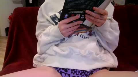 Snapshot of alliebearx chatting on February 27, 3:14 am alliebearx online show from February 27, 3:14 am