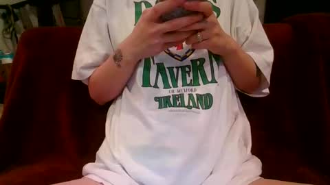 Snapshot of alliebearx chatting on March 3, 9:00 am alliebearx online show from March 3, 9:00 am