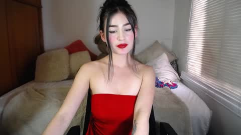 Snapshot of allierose_ chatting on December 3, 7:11 pm Allie online show from December 3, 7:11 pm