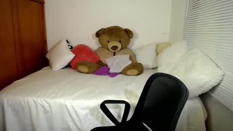 Snapshot of allierose_ chatting on January 7, 11:24 pm Allie online show from January 7, 11:24 pm