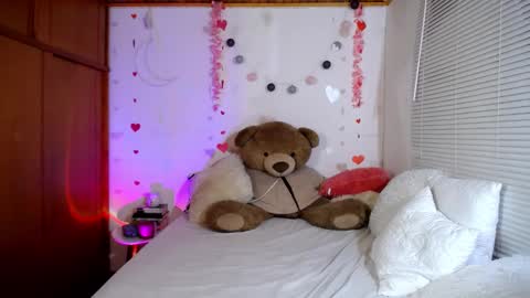 Snapshot of allierose_ chatting on February 25, 10:18 pm Allie online show from February 25, 10:18 pm