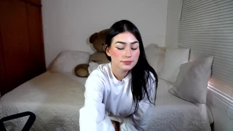 Snapshot of allierose_ chatting on March 7, 6:43 pm Allie online show from March 7, 6:43 pm