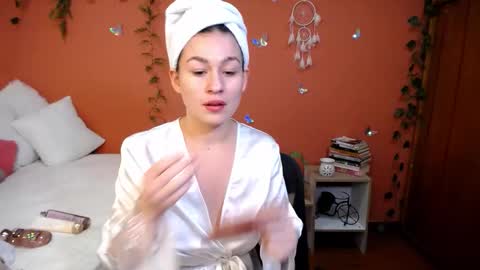 Snapshot of allierose_ chatting on September 20, 6:20 pm Allie online show from September 20, 6:20 pm