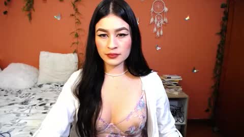 Snapshot of allierose_ chatting on November 6, 4:41 pm Allie online show from November 6, 4:41 pm