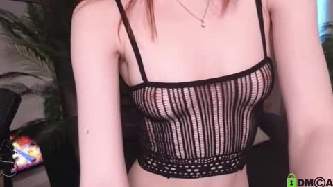 Snapshot of alliiceee_ chatting on October 2, 8:32 am Alice online show from October 2, 8:32 am