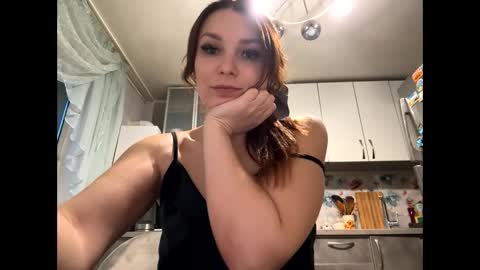 Snapshot of allisonkisss chatting on March 1, 3:38 pm Maya online show from March 1, 3:38 pm